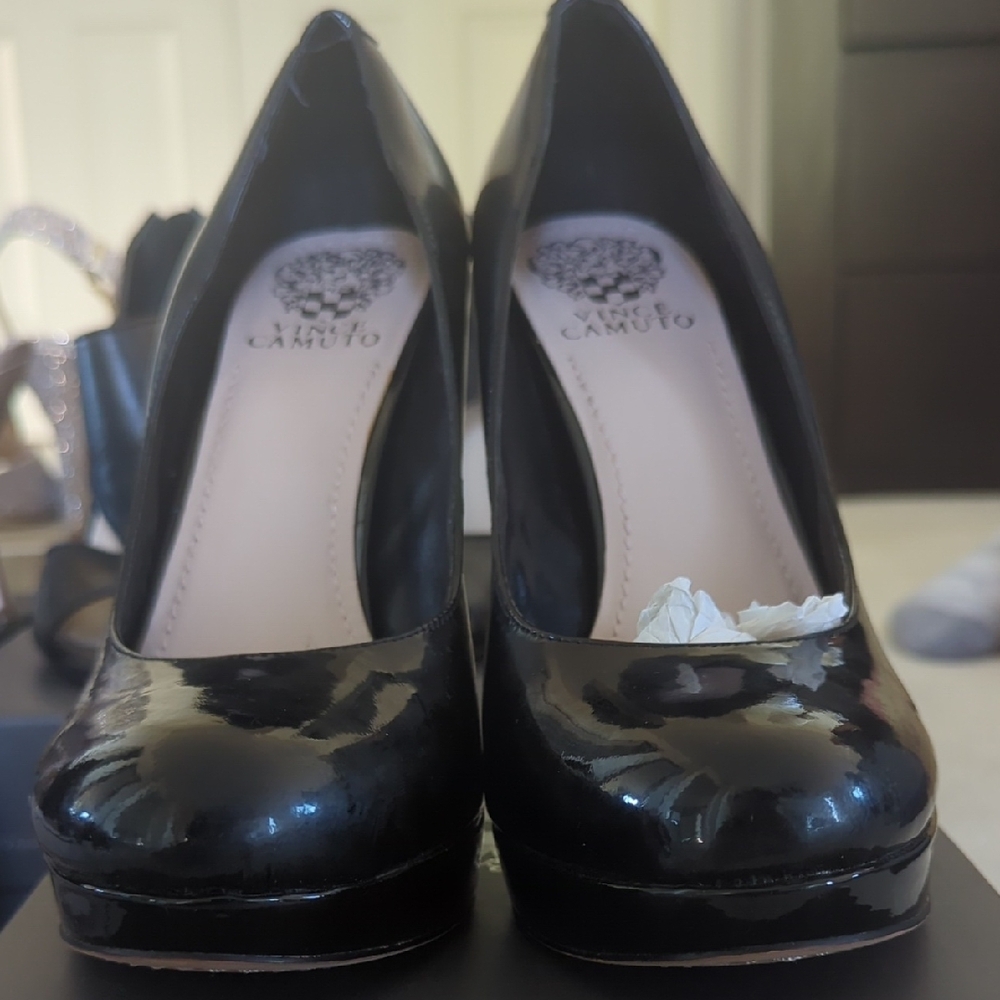 Vince Camuto Black Heels with Platform and Closed Toe